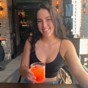 Meet your Posher, Claire